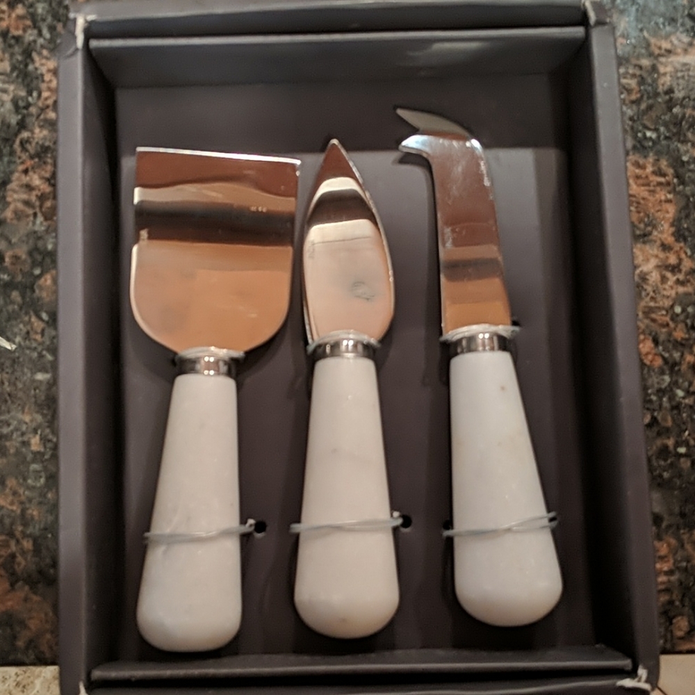 White marble cheese knives